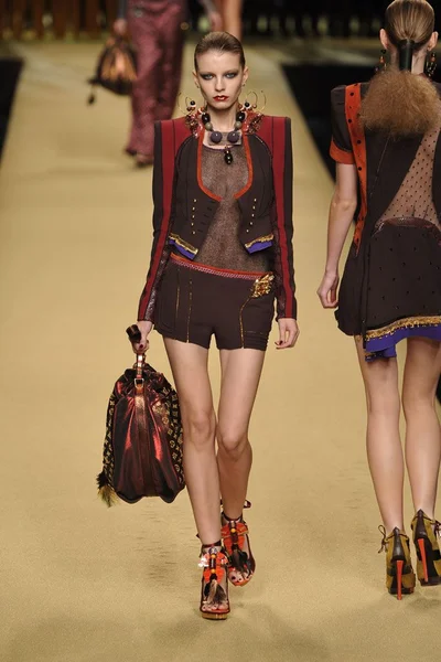 Look 9